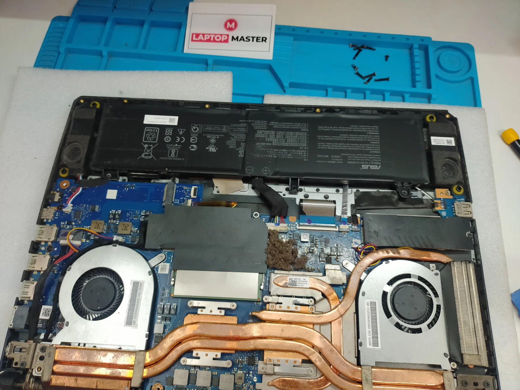 Laptop motherboard repair service at LAPTOP MASTER